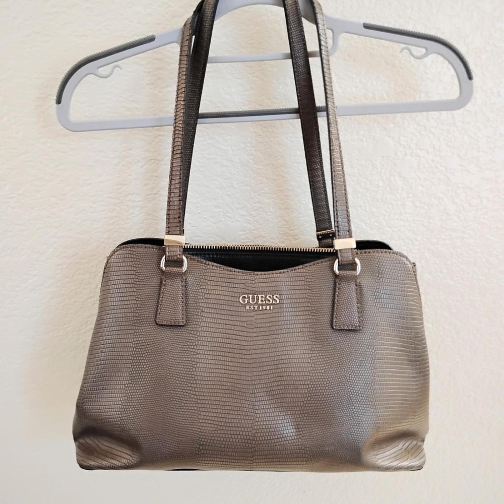 GUESS Lyndi Girlfriend Satchel – Textured purse y2k 90s Minimalist preppy clean